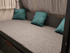 Colchon a medida con funda de chenilla gris para autocaravana